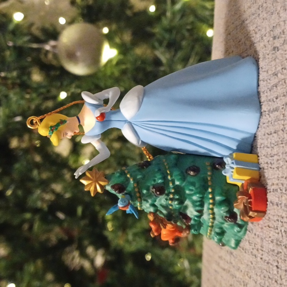 Disney Cinderella & Jaq Decorating The Christmas Tree Light Up Ornament 1990s